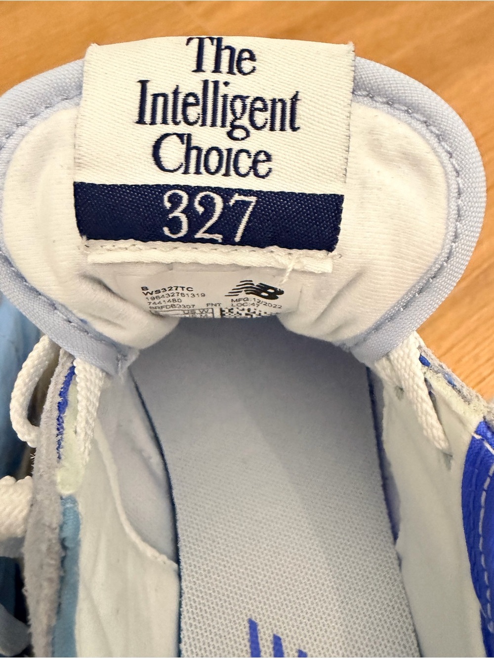 New Balance Women's 327 Sneakers - Picture 4 of 4